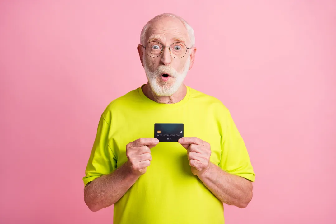 Cartão de crédito para aposentado: como funciona, vantagens e desvantagens